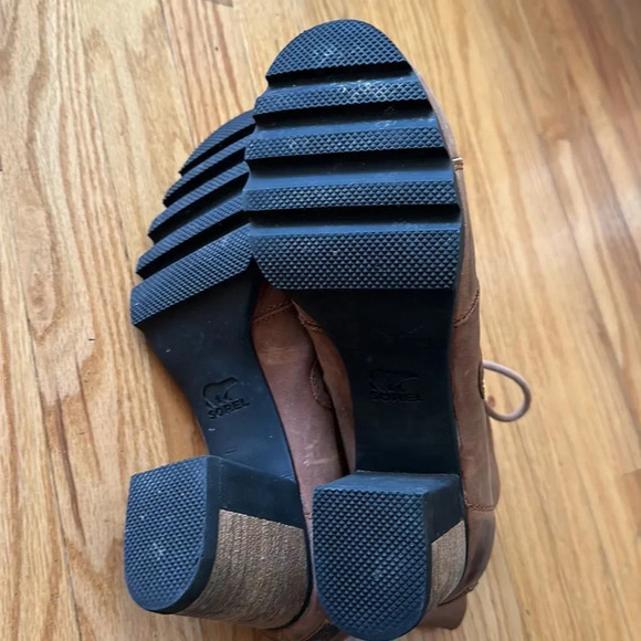 Sorel sz 8.5 Arrington Heeled Bootie matte cognac brown color minimal sole wear - Picture 3 of 8
